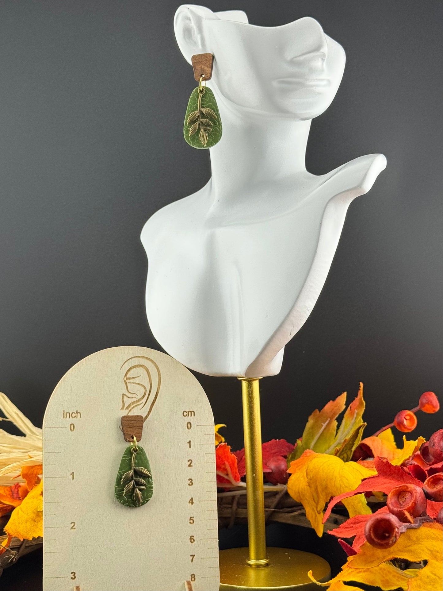 Spanish Moss with Wood Post and Leaf Charm