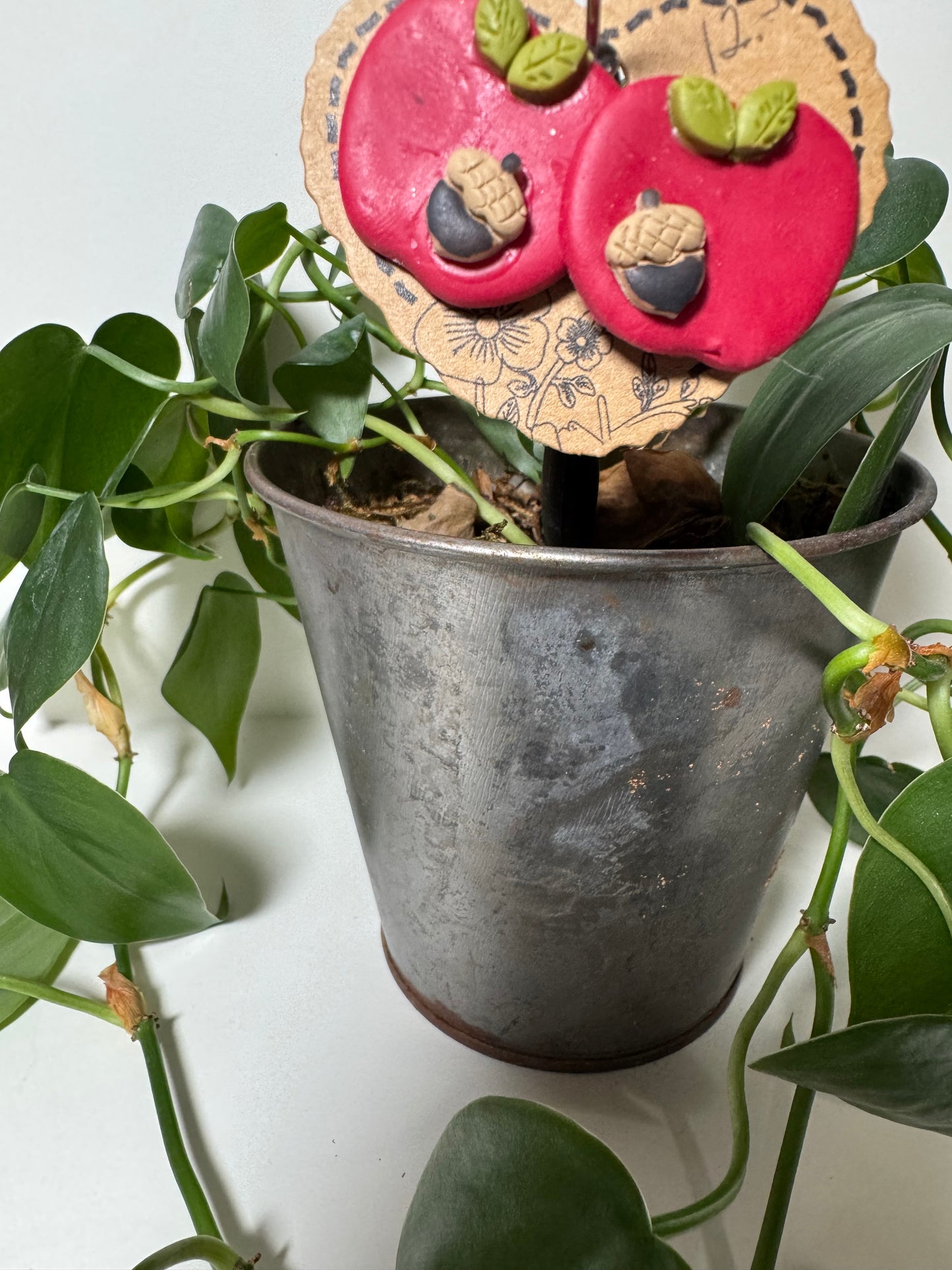 Red Apple with Acorn motif Post