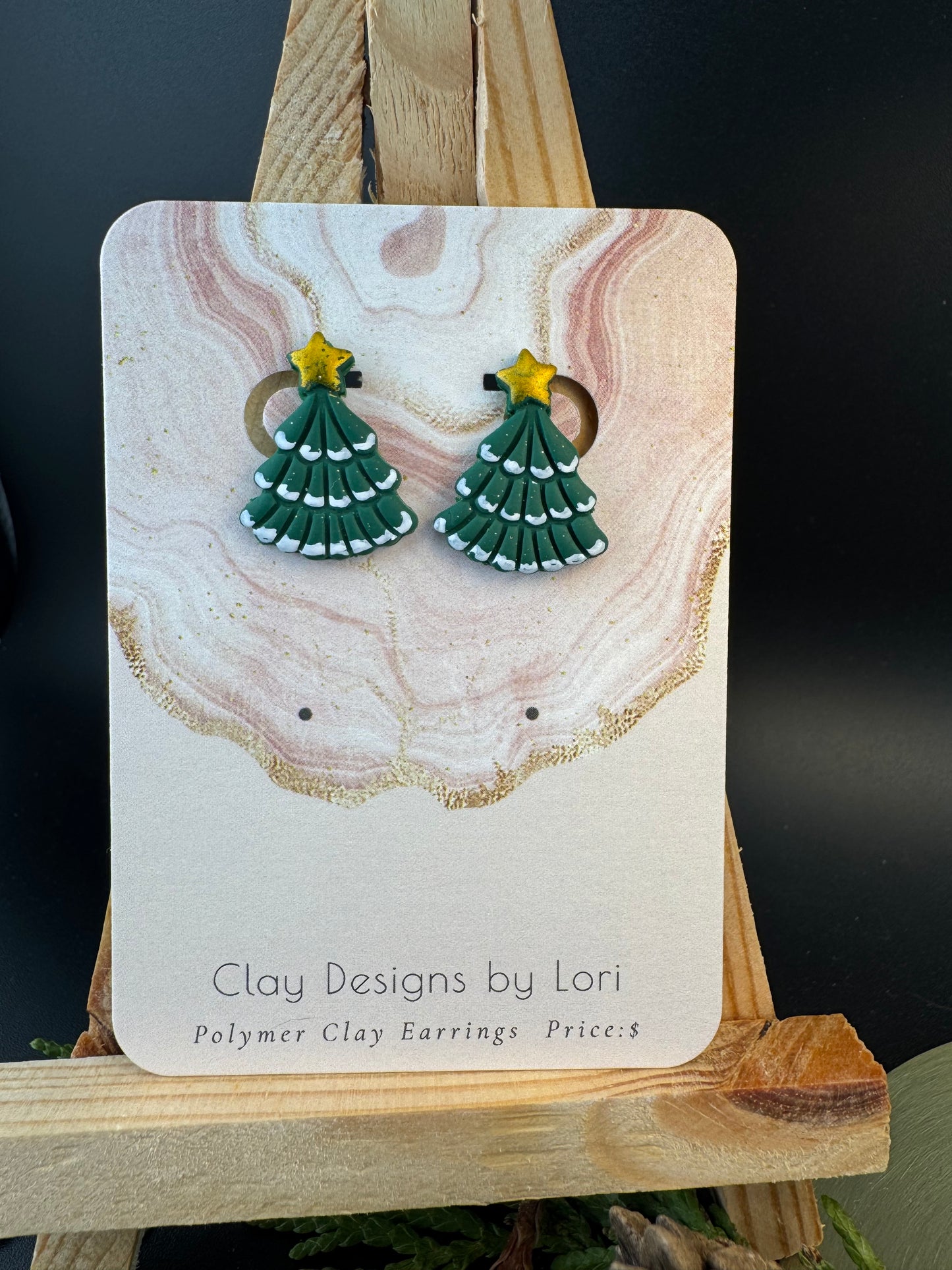 Evergreen tree with Gold Star Stud