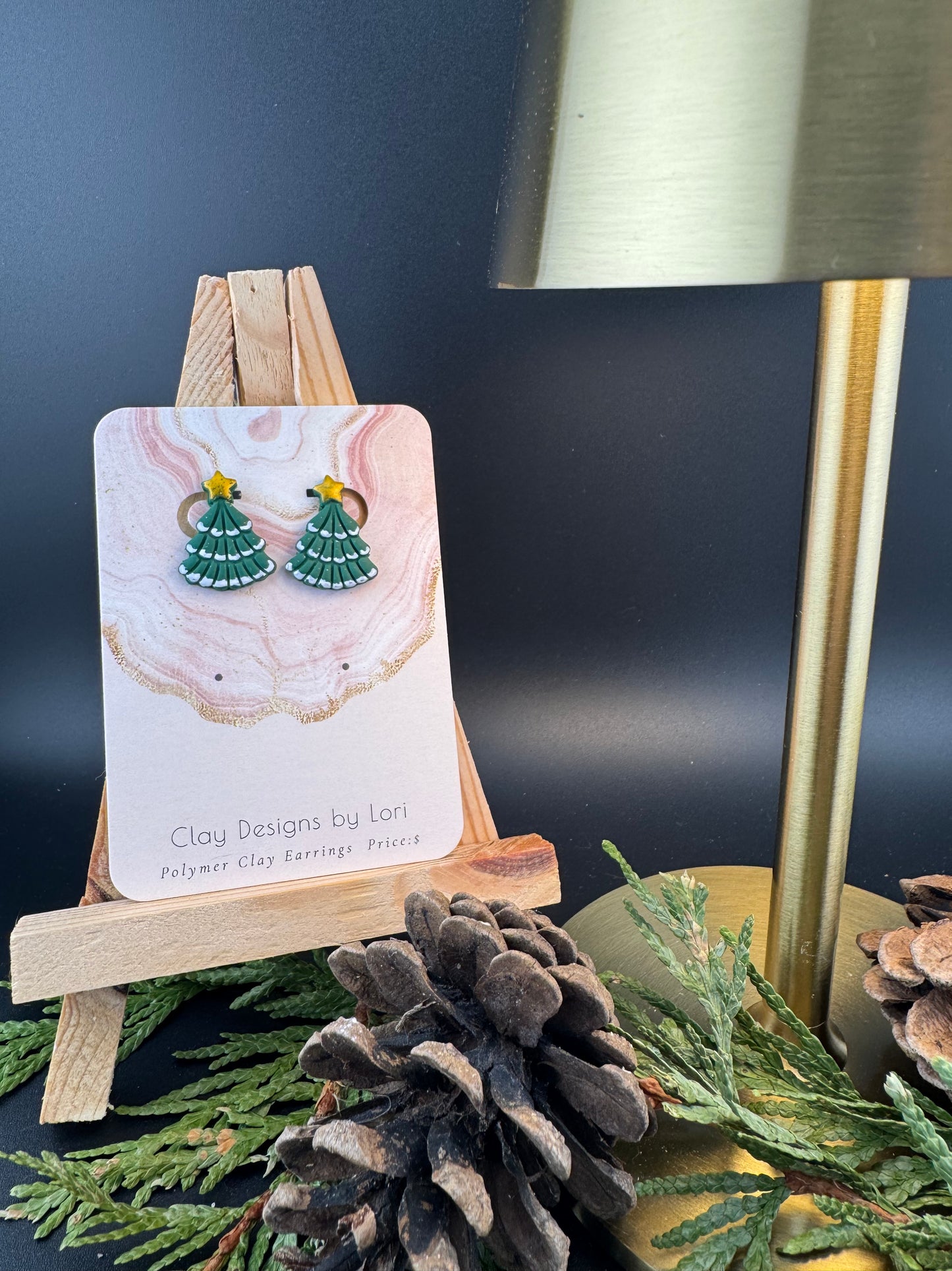 Evergreen tree with Gold Star Stud